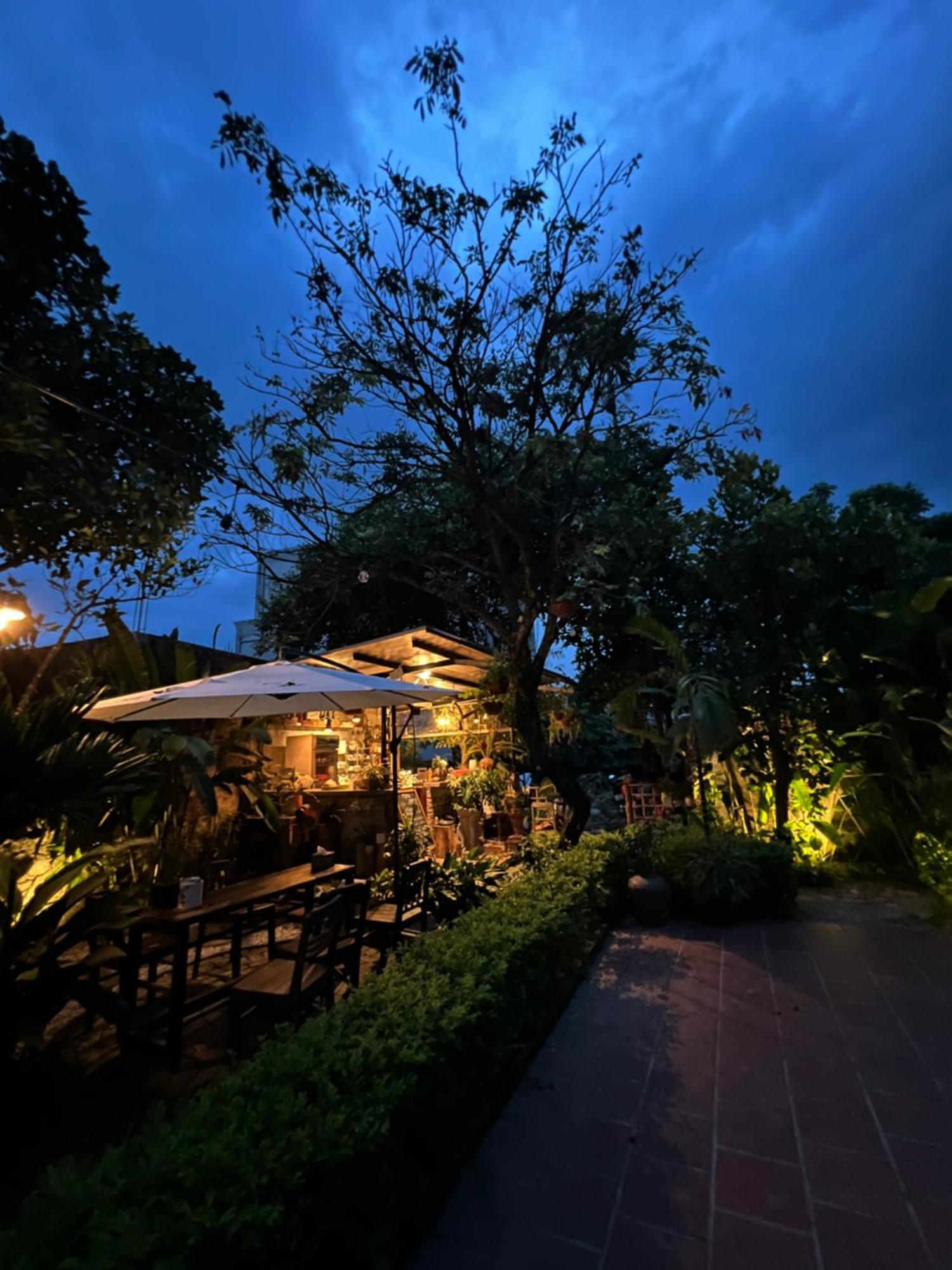 Thom'S House Hotel Нин Бин Екстериор снимка
